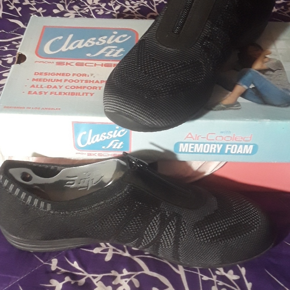 Sketchers, never worn